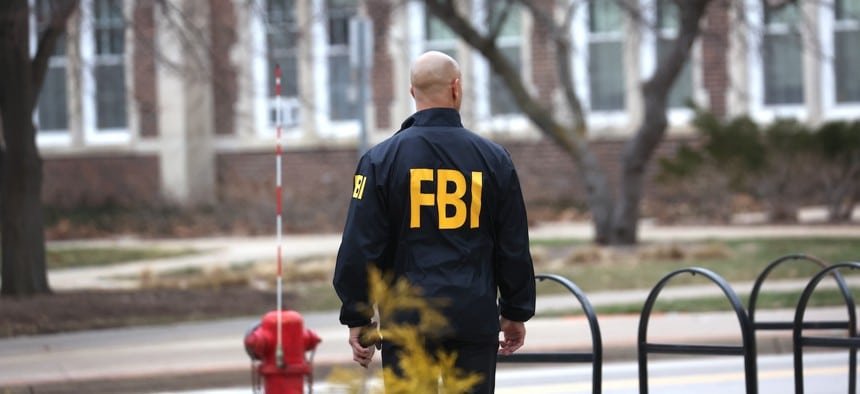 Homem é preso por planejar um ataque contra cristãos conservadores nos Estados Unidos, refletindo a crescente intolerância religiosa.