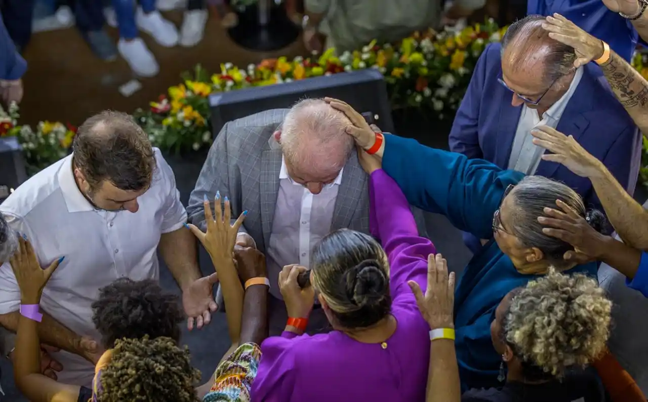 Presidente Lula recebendo oracoes @Reproducao.webp