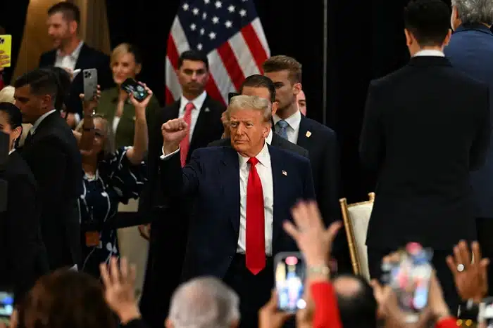Exit polls revelam que os cristãos latinos mudaram seu apoio para Donald Trump nas eleições de 2024, refletindo uma mudança significativa no cenário político.