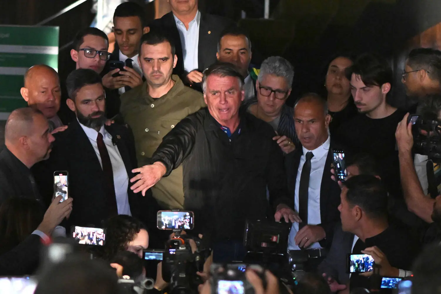 Moraes mantém possibilidade de prisão de Bolsonaro caso apoiadores divulguem falas do ex-presidente 4 Moraes mantém possibilidade de prisão de Bolsonaro caso apoiadores divulguem falas do ex-presidente - Imagem do artigo original