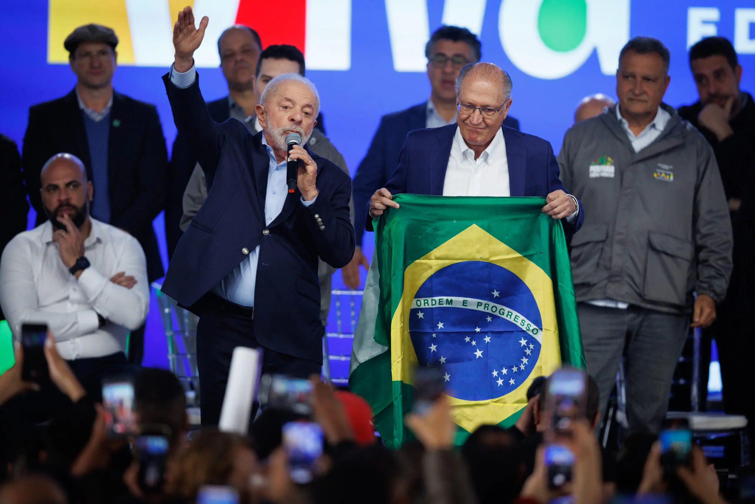 Lula questiona voto de eleitores de baixa renda em candidatos milionários durante evento do PAC - Imagem do artigo original