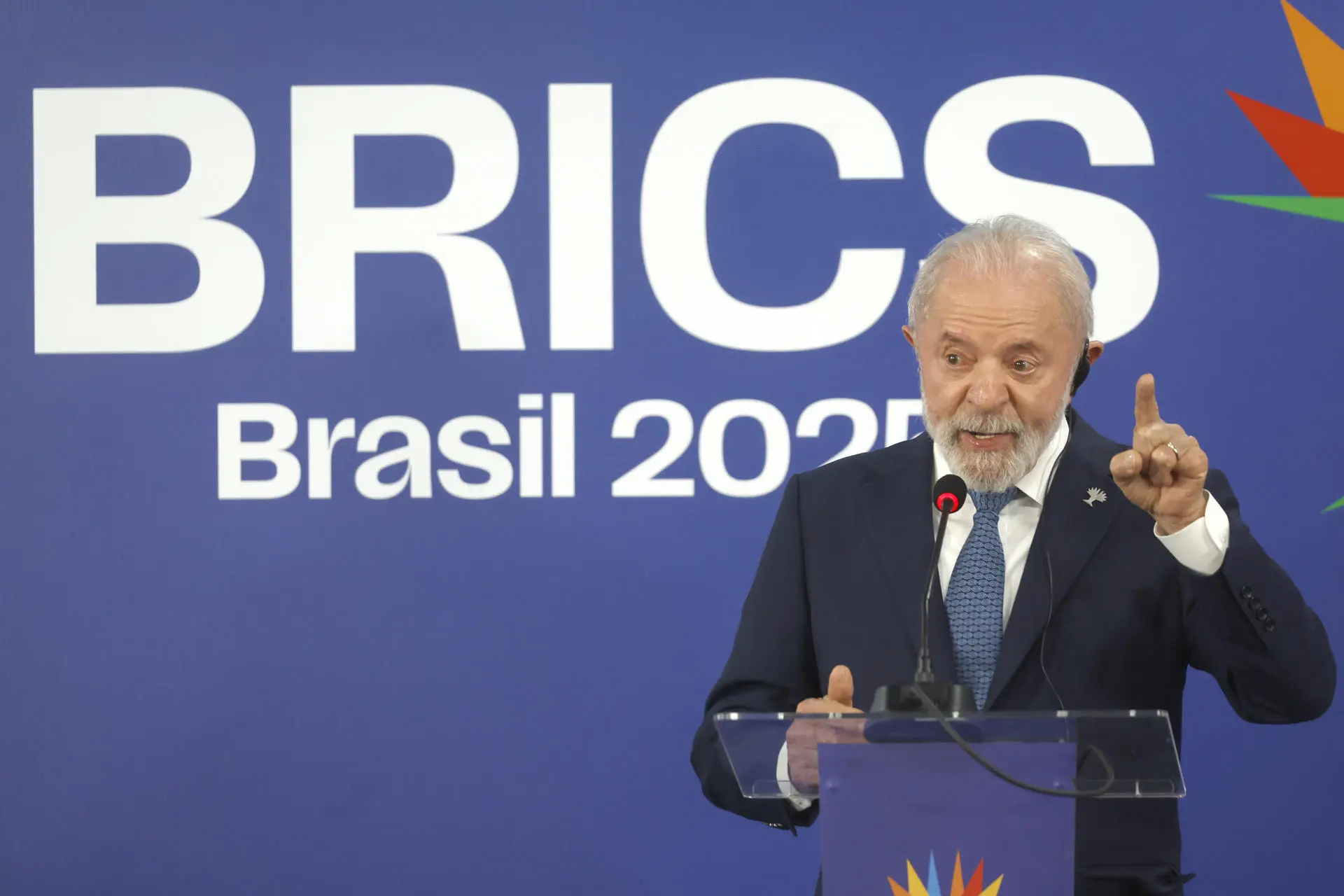 PT reforça campanha “Defenda o Brasil” contra EUA e Bolsonaro, mas gafe de neta de Lula vira alvo nas redes 4 PT reforça campanha “Defenda o Brasil” contra EUA e Bolsonaro, mas gafe de neta de Lula vira alvo nas redes - Imagem do artigo original