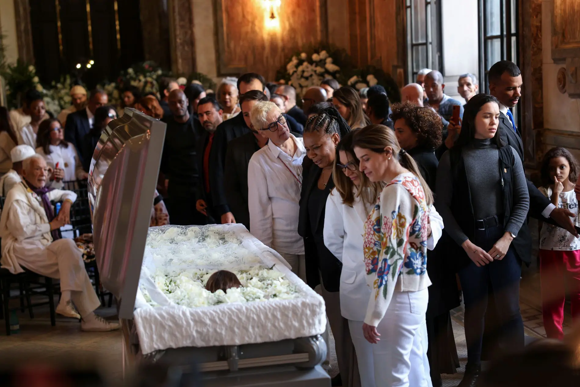 Janja é alvo de vaias ao deixar velório de Preta Gil no Rio 4 Janja é alvo de vaias ao deixar velório de Preta Gil no Rio - Imagem do artigo original