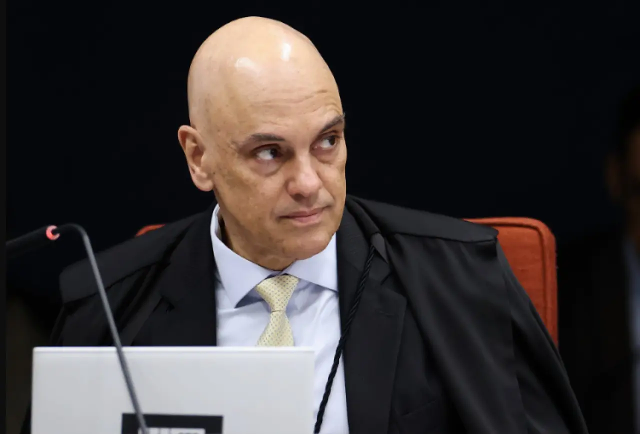 Moraes manda retirar deputados acampados na Praça dos Três Poderes e ameaça prisão em flagrante 4 Moraes manda retirar deputados acampados na Praça dos Três Poderes e ameaça prisão em flagrante - Imagem do artigo original