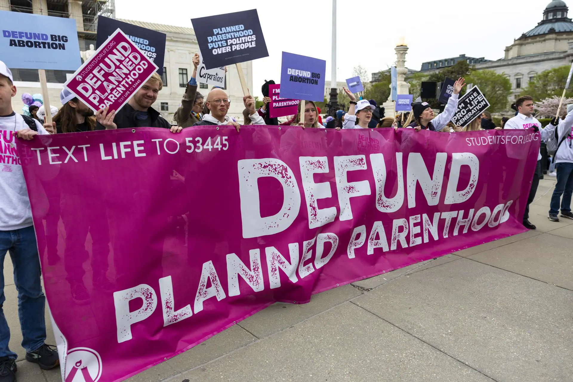 Juíza federal barra tentativa de Trump de cortar verba da Planned Parenthood - Imagem do artigo original