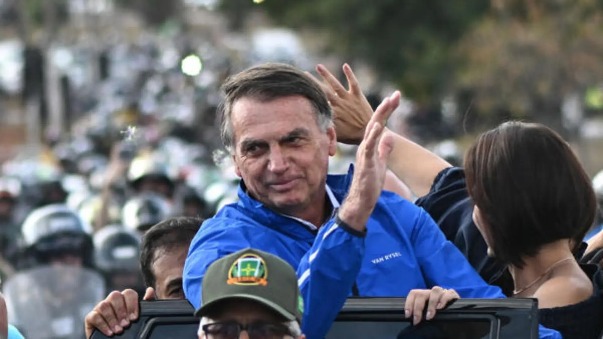 Bolsonaro lidera motociata em Brasília e mantém silêncio diante de restrição do STF 4 Bolsonaro lidera motociata em Brasília e mantém silêncio diante de restrição do STF - Imagem do artigo original
