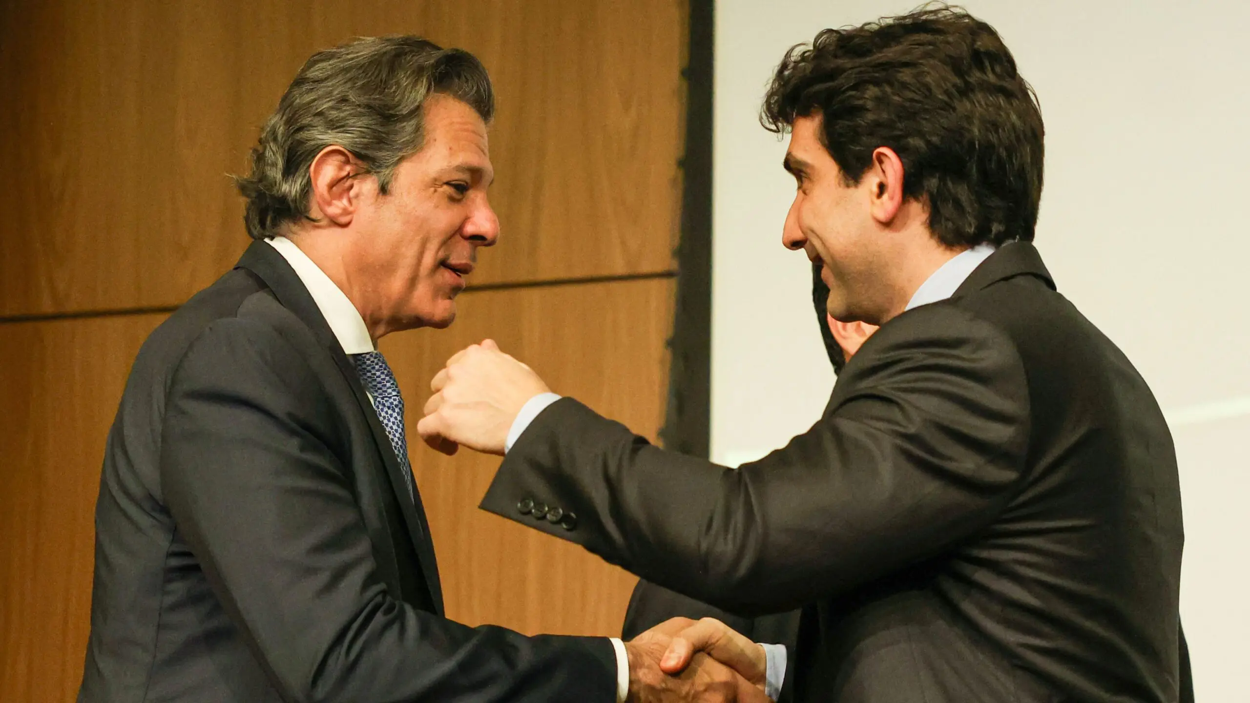 Tarifaço tende a reduzir inflação, mas cenário fiscal deve segurar Selic em 15%, apontam especialistas 4 Tarifaço tende a reduzir inflação, mas cenário fiscal deve segurar Selic em 15%, apontam especialistas - Imagem do artigo original