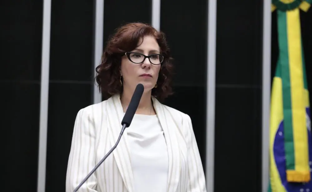 Itália avalia situação de Carla Zambelli; extradição depende de decisões judiciais e políticas - Imagem do artigo original