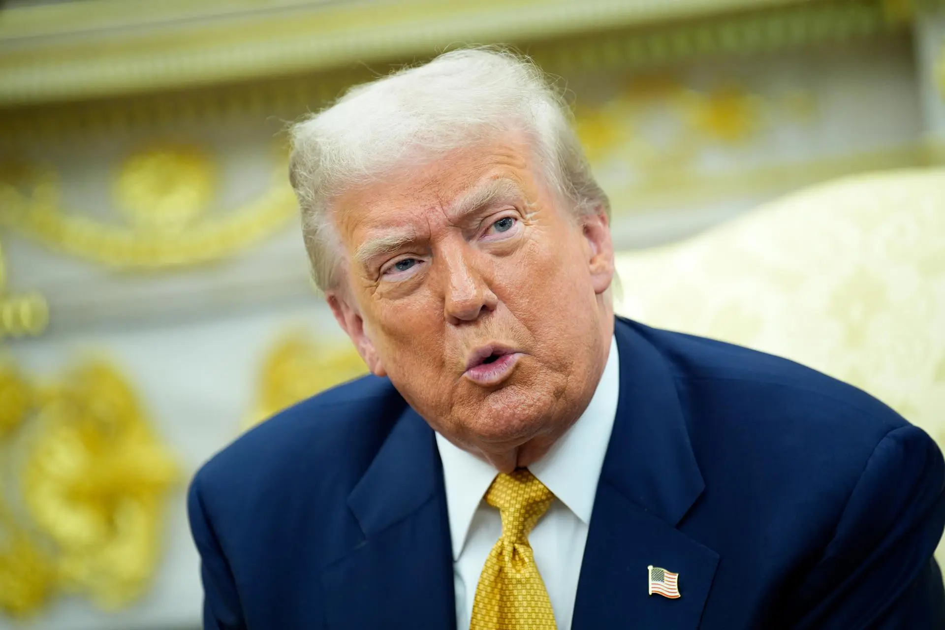 Ordem de Trump aplica tarifa de 50% a produtos do Brasil e preserva petróleo, aviões e suco de laranja - Imagem do artigo original