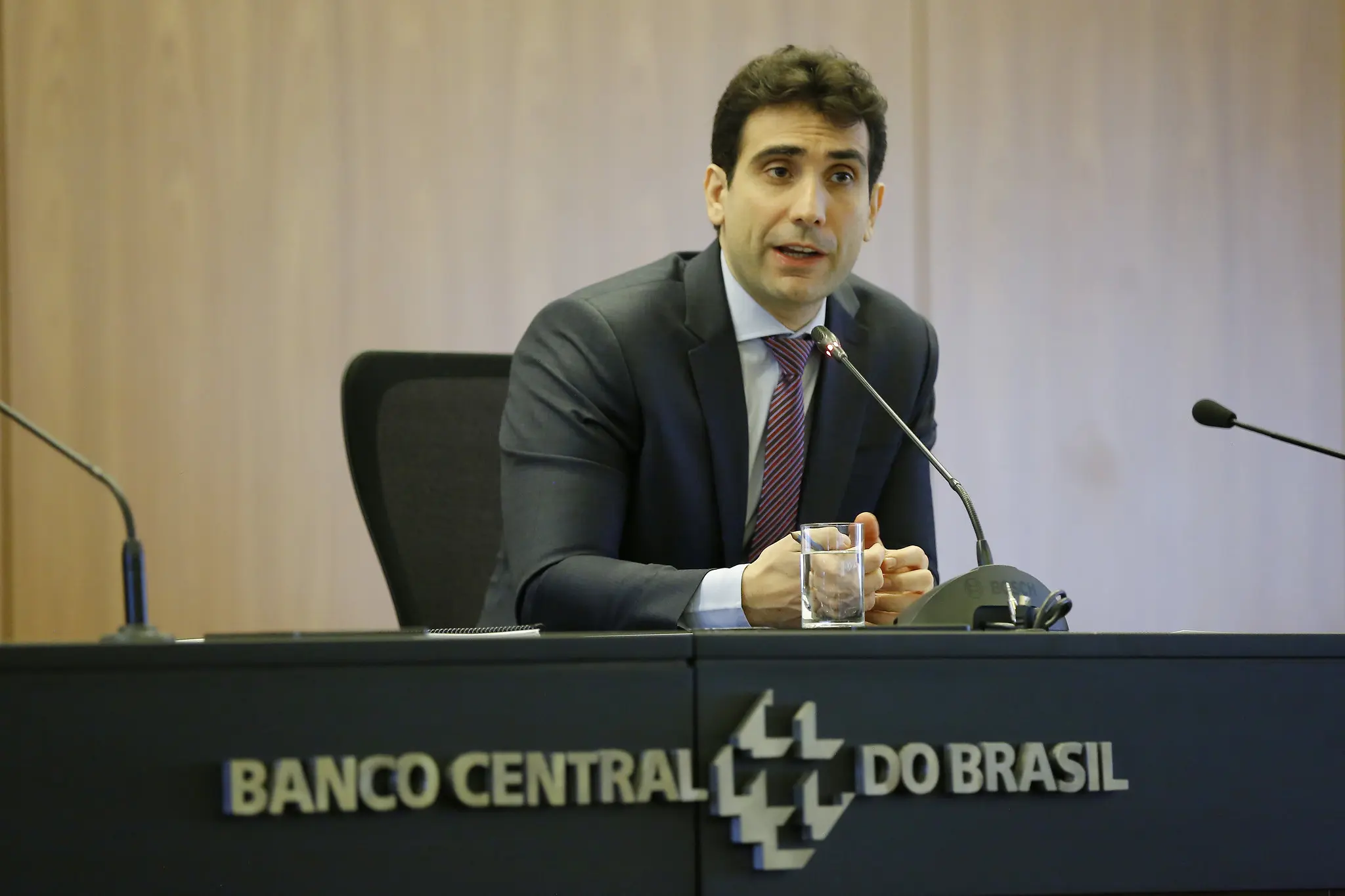 Copom interrompe alta e mantém Selic em 15% ao ano, maior nível desde 2006 - Imagem do artigo original