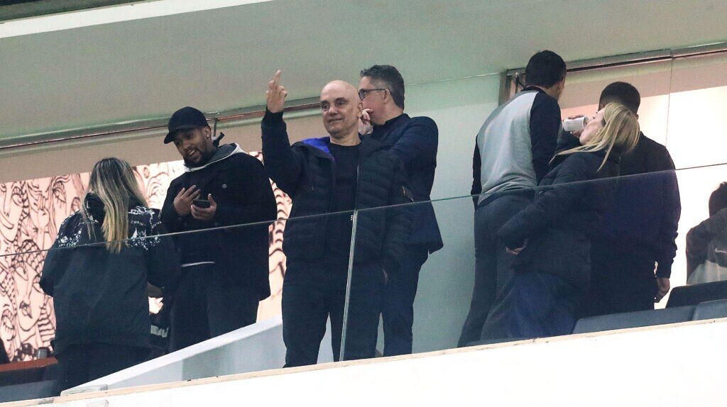 EUA aplicam Lei Magnitsky a Alexandre de Moraes; ministro é vaiado em clássico de futebol 4 EUA aplicam Lei Magnitsky a Alexandre de Moraes; ministro é vaiado em clássico de futebol - Imagem do artigo original