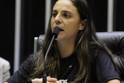 Projeto de lei tenta blindar contas brasileiras contra sanções de governos estrangeiros 21 Fernanda Melchionna 712x370.jpg