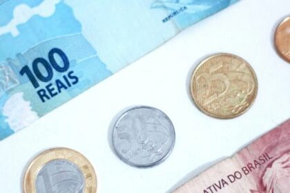 Famílias comprometem 27,8% da renda mensal com dívidas, aponta Banco Central 12 ocrente 1756166423
