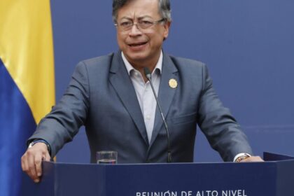 Conselho Eleitoral da Colômbia aponta estouro de gastos na campanha de Gustavo Petro e propõe multas 15 ocrente 1756230101