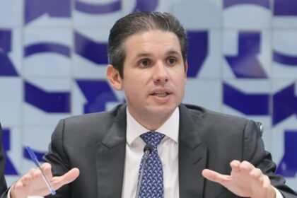 STF dá 10 dias para Hugo Motta detalhar urgência do PL da “adultização” 12 ocrente 1756239174