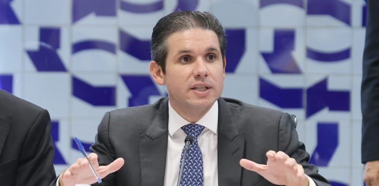 STF dá 10 dias para Hugo Motta detalhar urgência do PL da “adultização” 4 STF dá 10 dias para Hugo Motta detalhar urgência do PL da “adultização” - Imagem do artigo