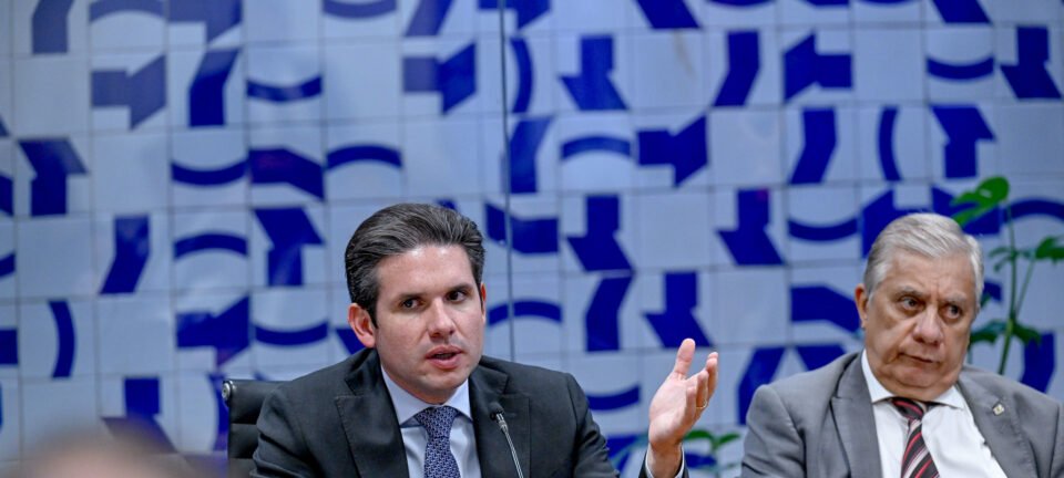 Câmara pauta PEC da Imunidade e proposta que acaba com foro privilegiado 4 Câmara pauta PEC da Imunidade e proposta que acaba com foro privilegiado - Imagem do artigo
