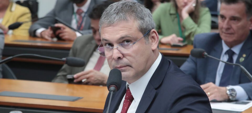Lindbergh Farias revê posição e elogia Alexandre de Moraes como “defensor da democracia” 4 Lindbergh Farias revê posição e elogia Alexandre de Moraes como “defensor da democracia” - Imagem do artigo