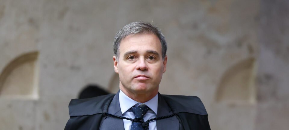 Saída de Toffoli e chegada de Mendonça destravam investigação sobre descontos ilegais em aposentadorias 4 Saída de Toffoli e chegada de Mendonça destravam investigação sobre descontos ilegais em aposentadorias - Imagem do artigo