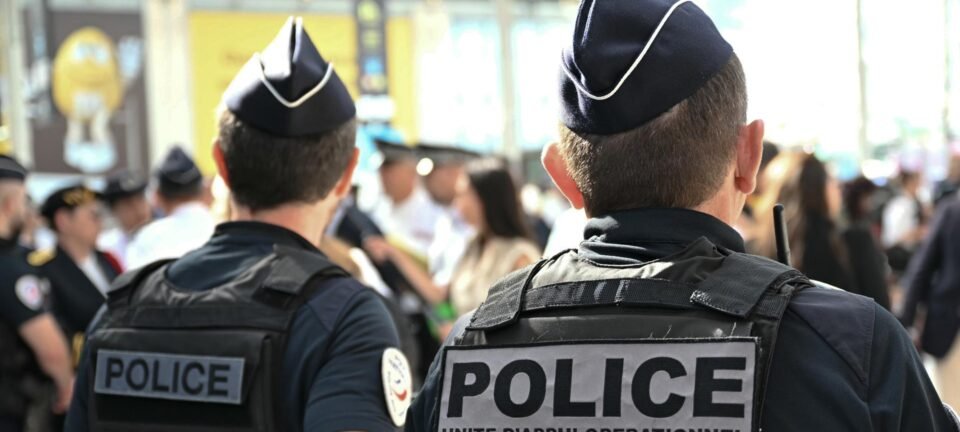 Adolescentes são indiciados na França por planejar ataques à Torre Eiffel e sinagogas 4 Adolescentes são indiciados na França por planejar ataques à Torre Eiffel e sinagogas - Imagem do artigo