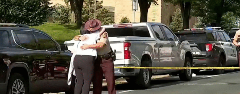 Tiroteio em escola católica de Minneapolis durante missa deixa duas crianças mortas e 17 feridos 4 Tiroteio em escola católica de Minneapolis durante missa deixa duas crianças mortas e 17 feridos - Imagem do artigo