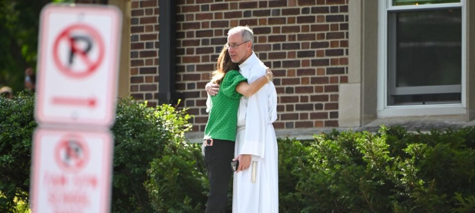 Ataque em escola católica de Minneapolis evidencia avanço de agressões a igrejas nos EUA 4 Ataque em escola católica de Minneapolis evidencia avanço de agressões a igrejas nos EUA - Imagem do artigo