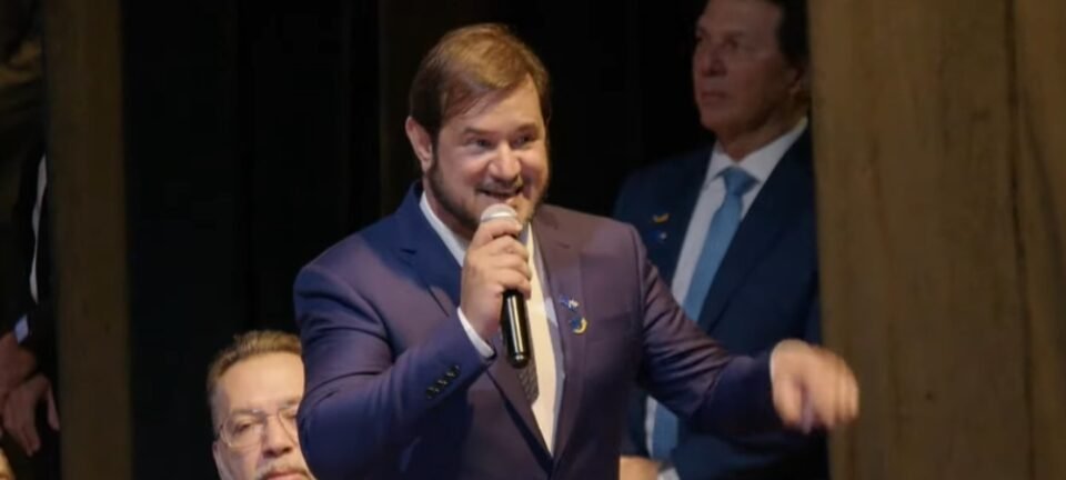 União Brasil reforça apoio a Antonio Rueda após críticas de Lula e marca reunião para decidir se deixa o governo 4 União Brasil reforça apoio a Antonio Rueda após críticas de Lula e marca reunião para decidir se deixa o governo - Imagem do artigo