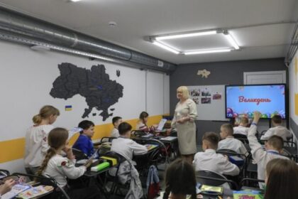 Rússia mira adolescentes ucranianos para sabotagem às vésperas do ano letivo, dizem autoridades 30 ocrente 1756404706