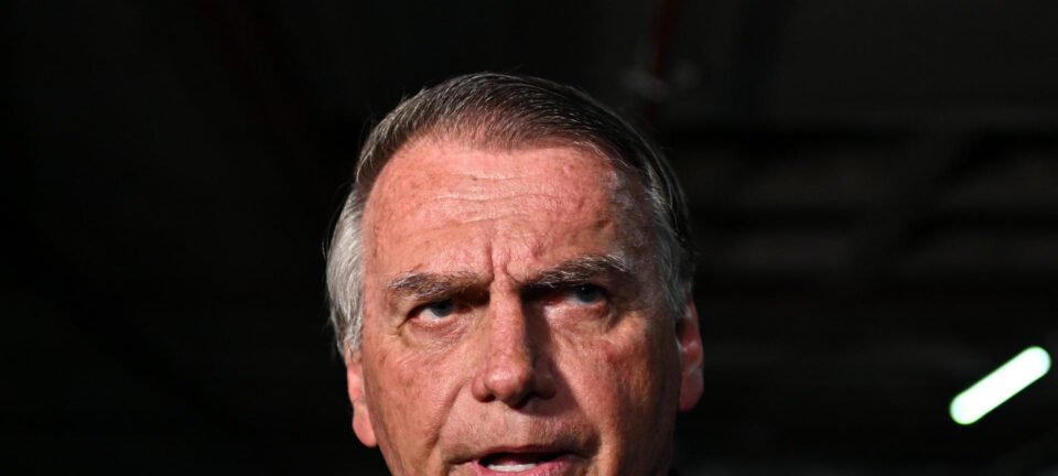 Juristas contestam pedido da PF para manter policiais dentro da casa de Bolsonaro 4 Juristas contestam pedido da PF para manter policiais dentro da casa de Bolsonaro - Imagem do artigo