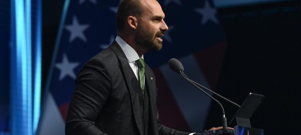 Eduardo Bolsonaro solicita à Câmara manter atividades de deputado a partir dos Estados Unidos 4 Eduardo Bolsonaro solicita à Câmara manter atividades de deputado a partir dos Estados Unidos - Imagem do artigo