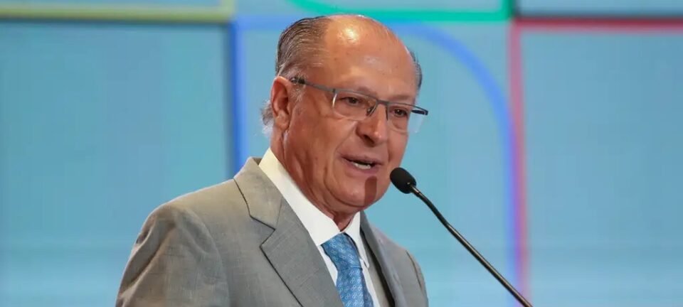 Problema em avião da FAB adia retorno de Alckmin e comitiva que estavam no México 4 Problema em avião da FAB adia retorno de Alckmin e comitiva que estavam no México - Imagem do artigo
