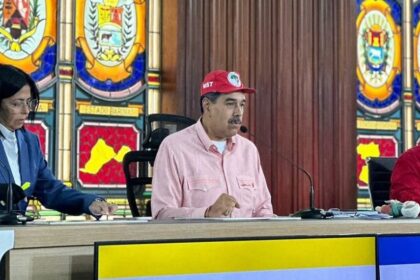 Maduro usa boné do MST durante ato público na Venezuela 24 ocrente 1756480360
