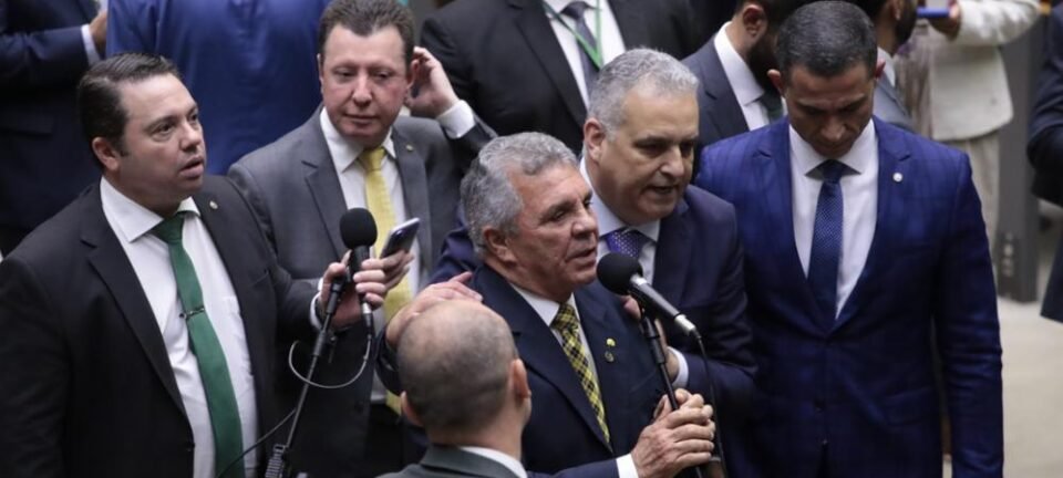 Câmara acelera proposta para suspender portarias que regulamentam câmeras corporais em policiais 4 Câmara acelera proposta para suspender portarias que regulamentam câmeras corporais em policiais - Imagem do artigo