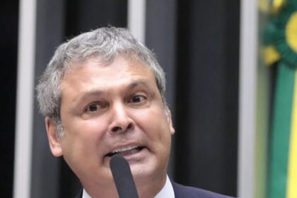 Marco Feliciano reage a proposta de Lindbergh Farias sobre vigilância armada na casa de Bolsonaro 18 ocrente 1756496501