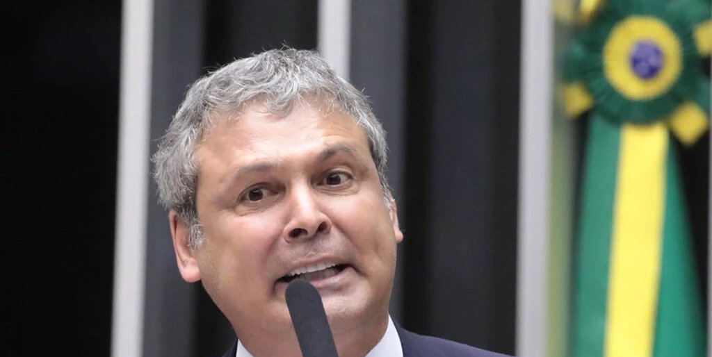Marco Feliciano reage a proposta de Lindbergh Farias sobre vigilância armada na casa de Bolsonaro 4 Marco Feliciano reage a proposta de Lindbergh Farias sobre vigilância armada na casa de Bolsonaro - Imagem do artigo