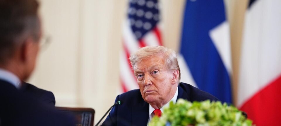 Corte dos EUA classifica como ilegais tarifas de Trump baseadas em lei de emergência 4 Corte dos EUA classifica como ilegais tarifas de Trump baseadas em lei de emergência - Imagem do artigo