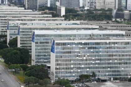 Governo envia PLOA de 2026 com salário mínimo de R$ 1.631 e R$ 40,8 bilhões para emendas 6 ocrente 1756510073