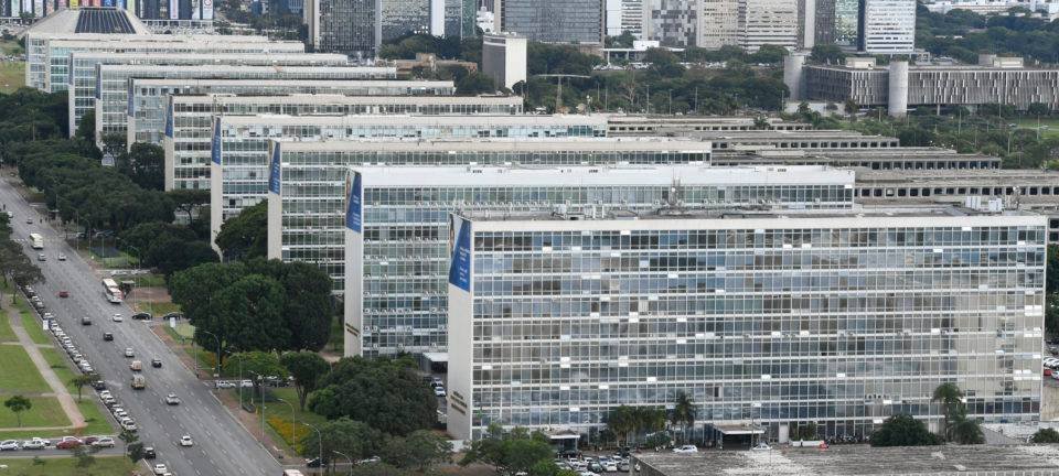 Governo envia PLOA de 2026 com salário mínimo de R$ 1.631 e R$ 40,8 bilhões para emendas 4 Governo envia PLOA de 2026 com salário mínimo de R$ 1.631 e R$ 40,8 bilhões para emendas - Imagem do artigo