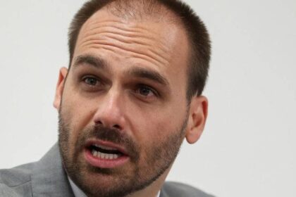 Eduardo Bolsonaro diz que pode disputar a Presidência em 2026 caso Jair Bolsonaro siga inelegível 3 ocrente 1756520058