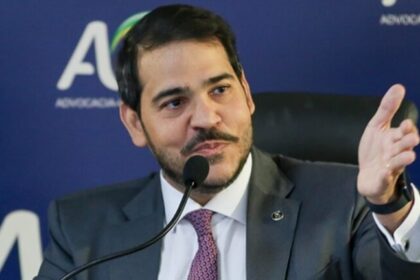 AGU avalia cobrar Jair e Eduardo Bolsonaro em R$ 18,9 milhões por contrato jurídico nos EUA 24 ocrente 1756544266
