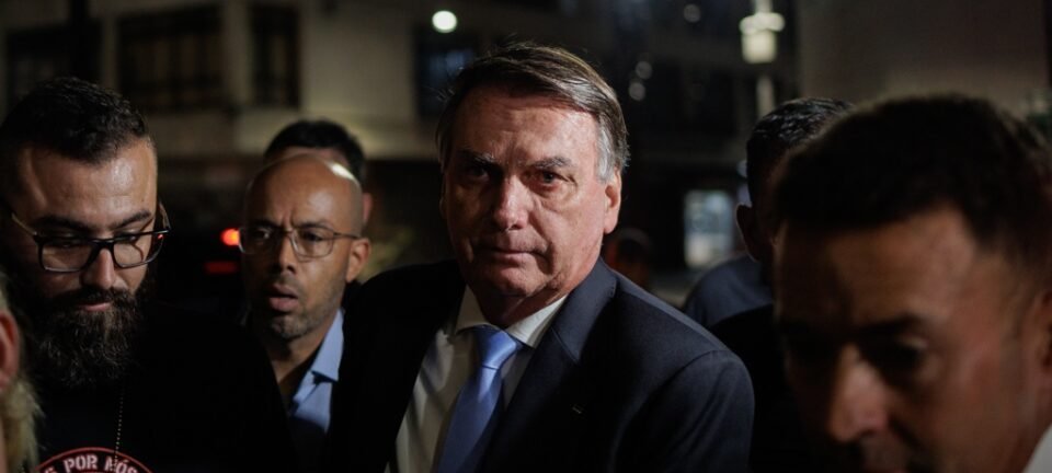STF determina reforço de policiamento no entorno da casa de Jair Bolsonaro e proíbe entrada de agentes 4 STF determina reforço de policiamento no entorno da casa de Jair Bolsonaro e proíbe entrada de agentes - Imagem do artigo