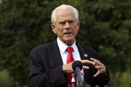 Navarro afirma que decisão da Suprema Corte contra tarifaço de Trump significaria “fim dos Estados Unidos” 15 ocrente 1756692749