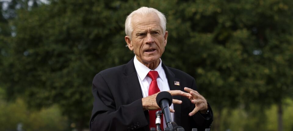 Navarro afirma que decisão da Suprema Corte contra tarifaço de Trump significaria “fim dos Estados Unidos” 4 Navarro afirma que decisão da Suprema Corte contra tarifaço de Trump significaria “fim dos Estados Unidos” - Imagem do artigo