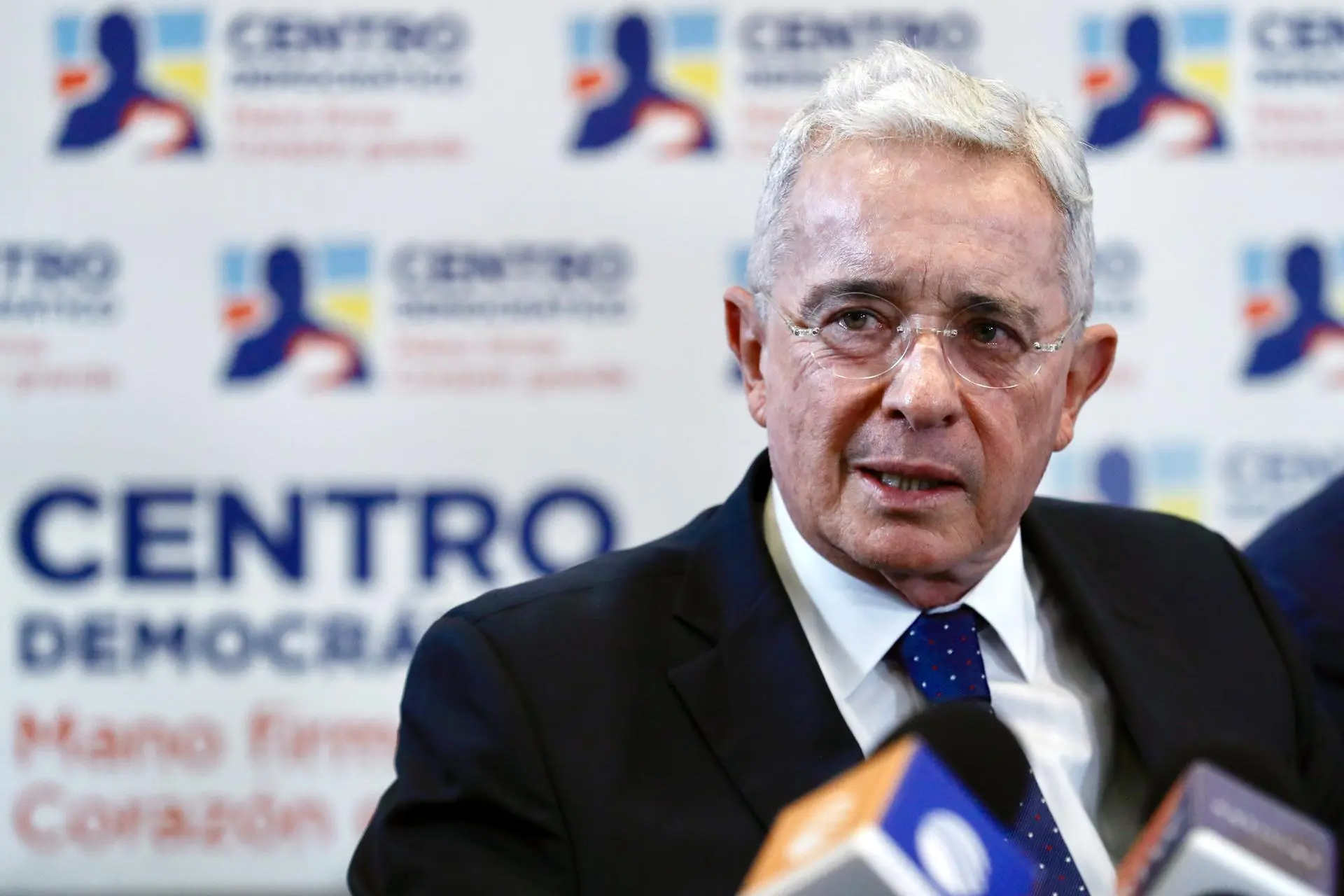 Justiça colombiana condena Álvaro Uribe a 12 anos de prisão em regime domiciliar 4 Justiça colombiana condena Álvaro Uribe a 12 anos de prisão em regime domiciliar - Imagem do artigo original