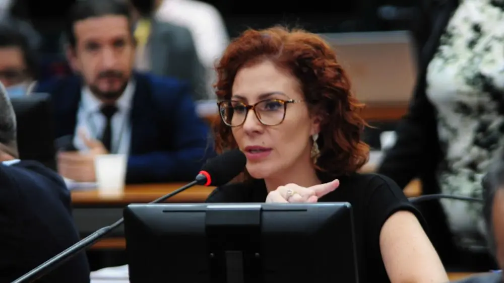 Gilmar Mendes pede inclusão de processo por perseguição armada na extradição de Carla Zambelli - Imagem do artigo original