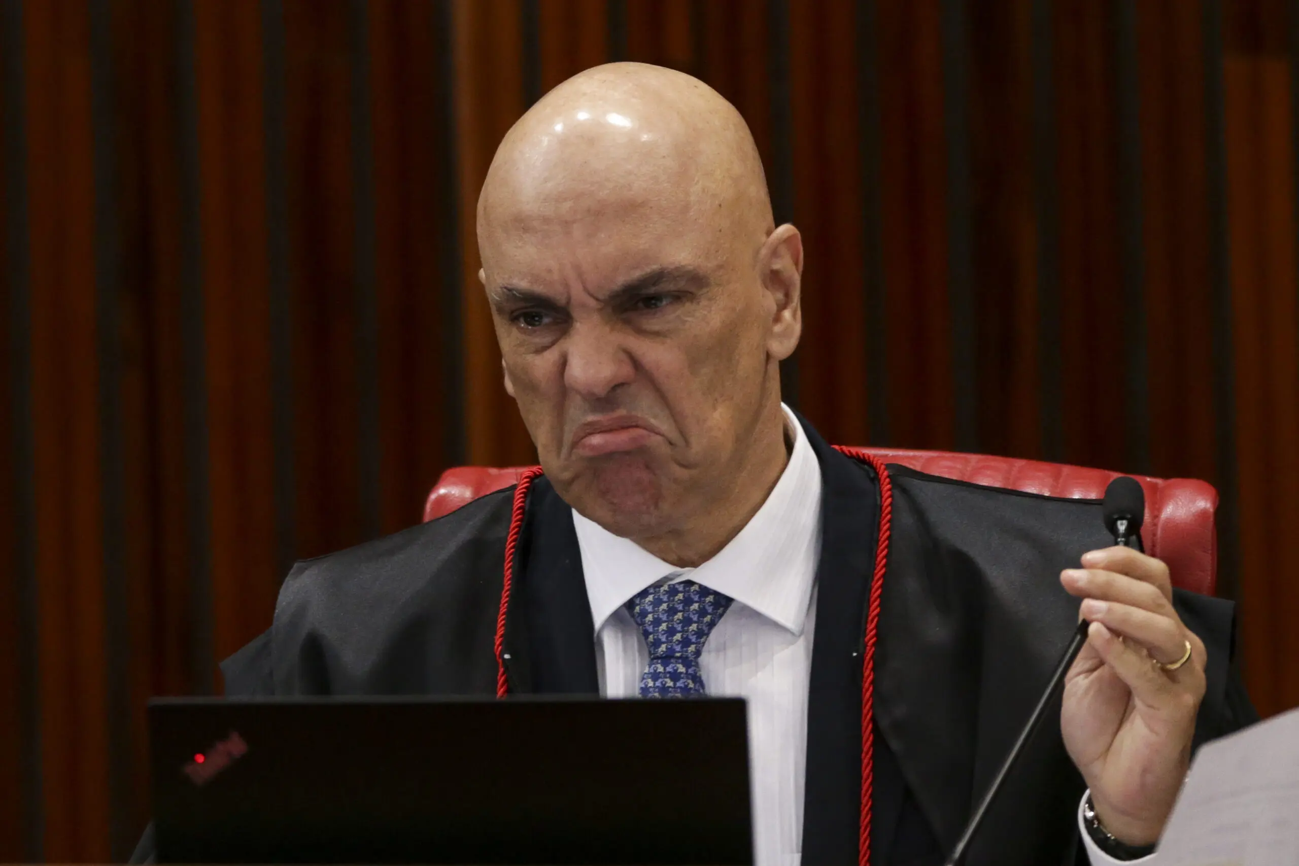 Gesto obsceno de Alexandre de Moraes não tem investigação; Queiroga foi alvo de apuração por ato semelhante 4 Gesto obsceno de Alexandre de Moraes não tem investigação; Queiroga foi alvo de apuração por ato semelhante - Imagem do artigo original
