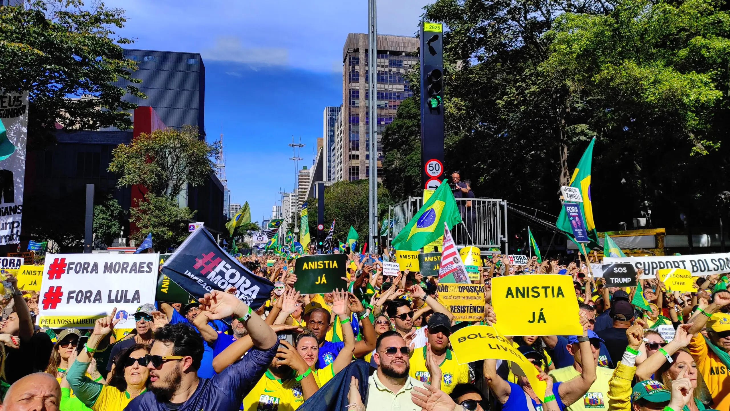 Manifestantes ocupam ruas em 37 cidades e pedem impeachment de Alexandre de Moraes 4 Manifestantes ocupam ruas em 37 cidades e pedem impeachment de Alexandre de Moraes - Imagem do artigo original