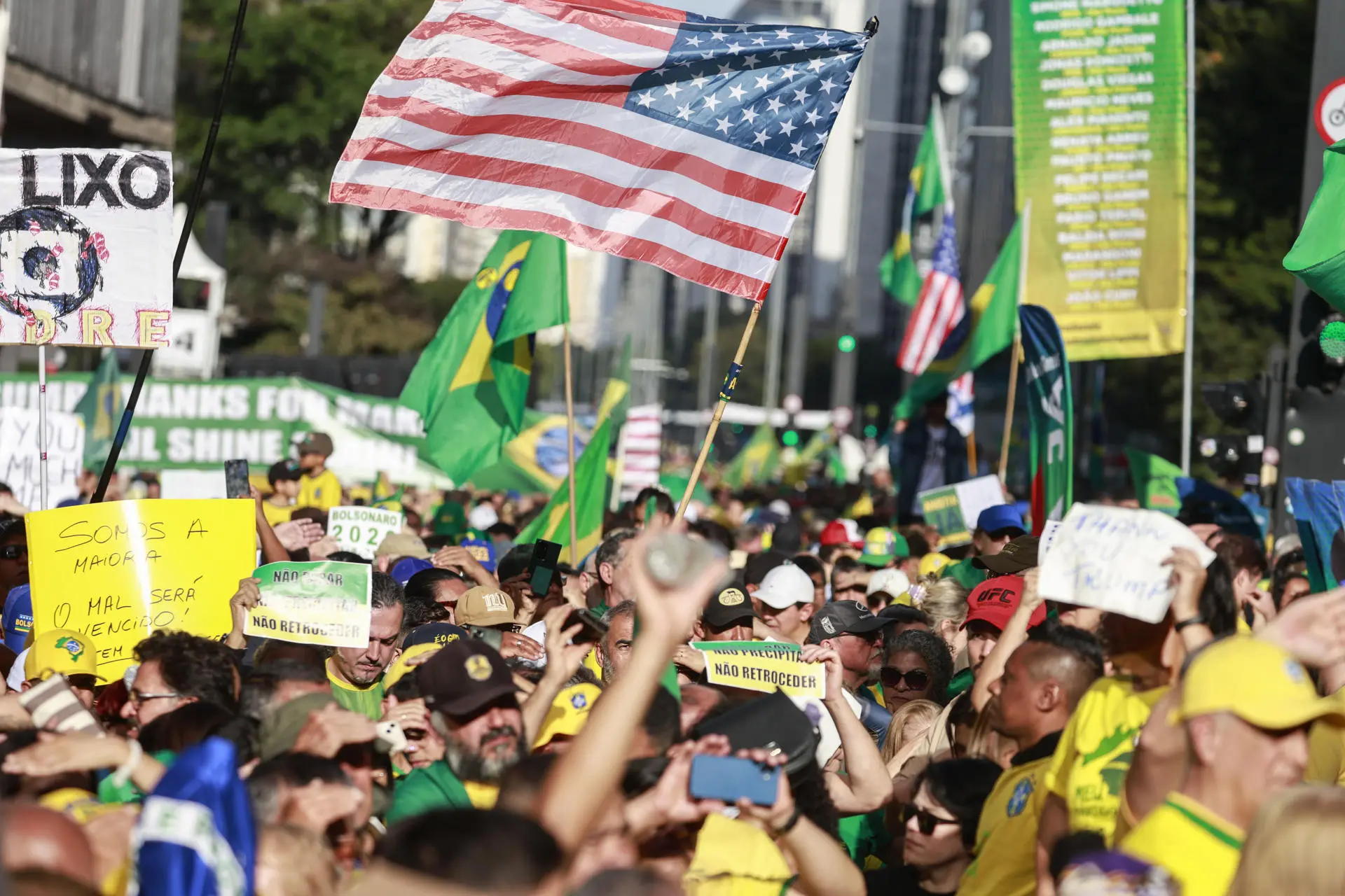 Senador dos EUA comenta protestos no Brasil e afirma que manifestantes cobram impeachment de Moraes e Lula - Imagem do artigo original