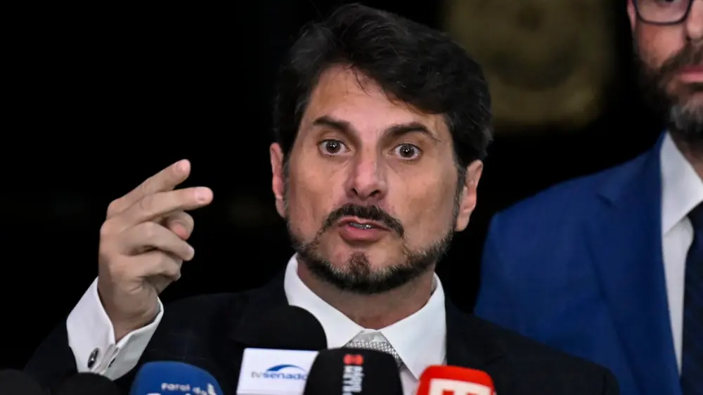 Oposição chama de arbitrária imposição de tornozeleira eletrônica a Marcos do Val 4 Oposição chama de arbitrária imposição de tornozeleira eletrônica a Marcos do Val - Imagem do artigo original