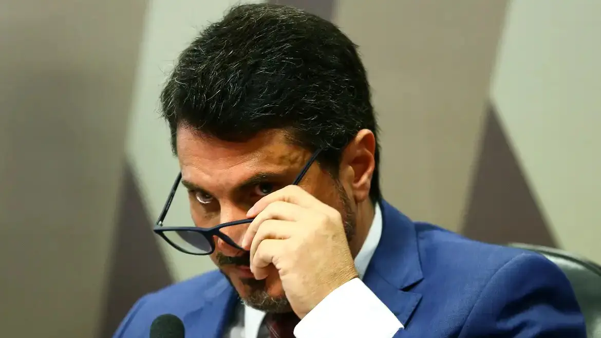 Moraes impõe tornozeleira, bloqueia salário e redes sociais de Marcos do Val 4 Moraes impõe tornozeleira, bloqueia salário e redes sociais de Marcos do Val - Imagem do artigo original